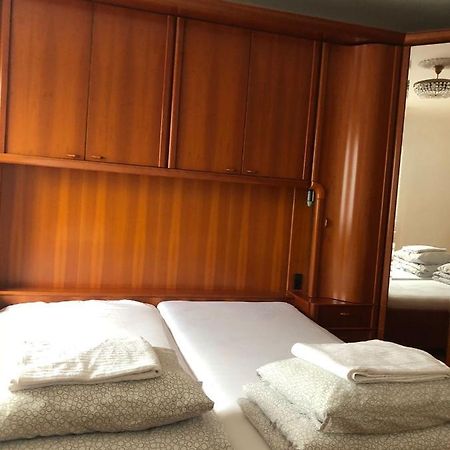 A Private Room In A Shared Apartment ウィーン エクステリア 写真